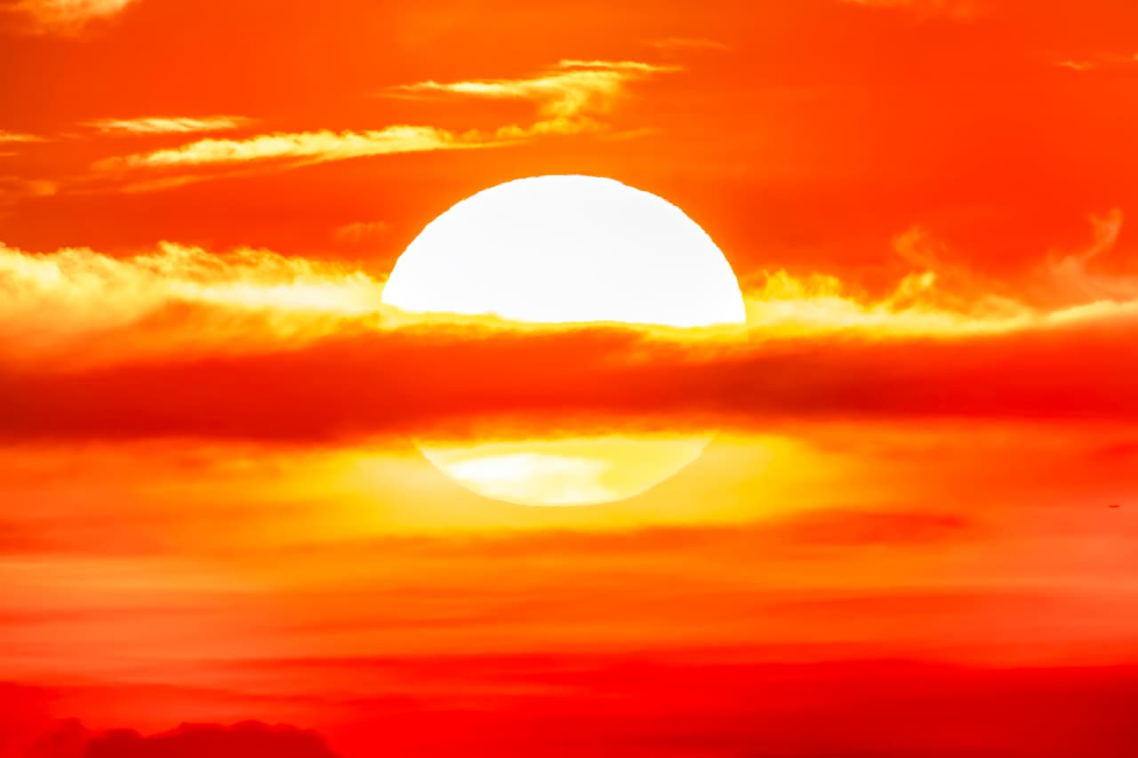 Ante las altas temperaturas y la elevada sensación térmica, las autoridades recomiendan a la población tomar precauciones y seguir las siguientes medidas de seguridad:
<br>
<br>☀️Manténgase hidratado.
<br>
<br>☀️Limite las actividades extenuantes al aire libre durante la tarde.
<br>
<br>☀️Si tiene aire acondicionado, ¡úselo! Los ventiladores podrían no ser suficientes.
<br>
<br>☀️Use ropa ligera y de colores claros.
<br>