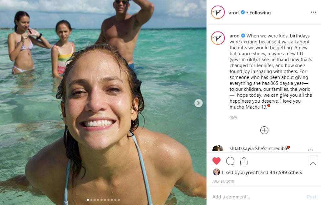 Por su parte, A-Rod publicó una serie de imágenes de la cantante con un mensaje para felicitarla.