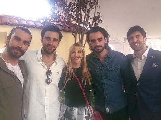 Por su parte, el actor Osvaldo de León compartió esta imagen, misma que fue capturada durante una comida que ofreció la producción de dicha telenovela.