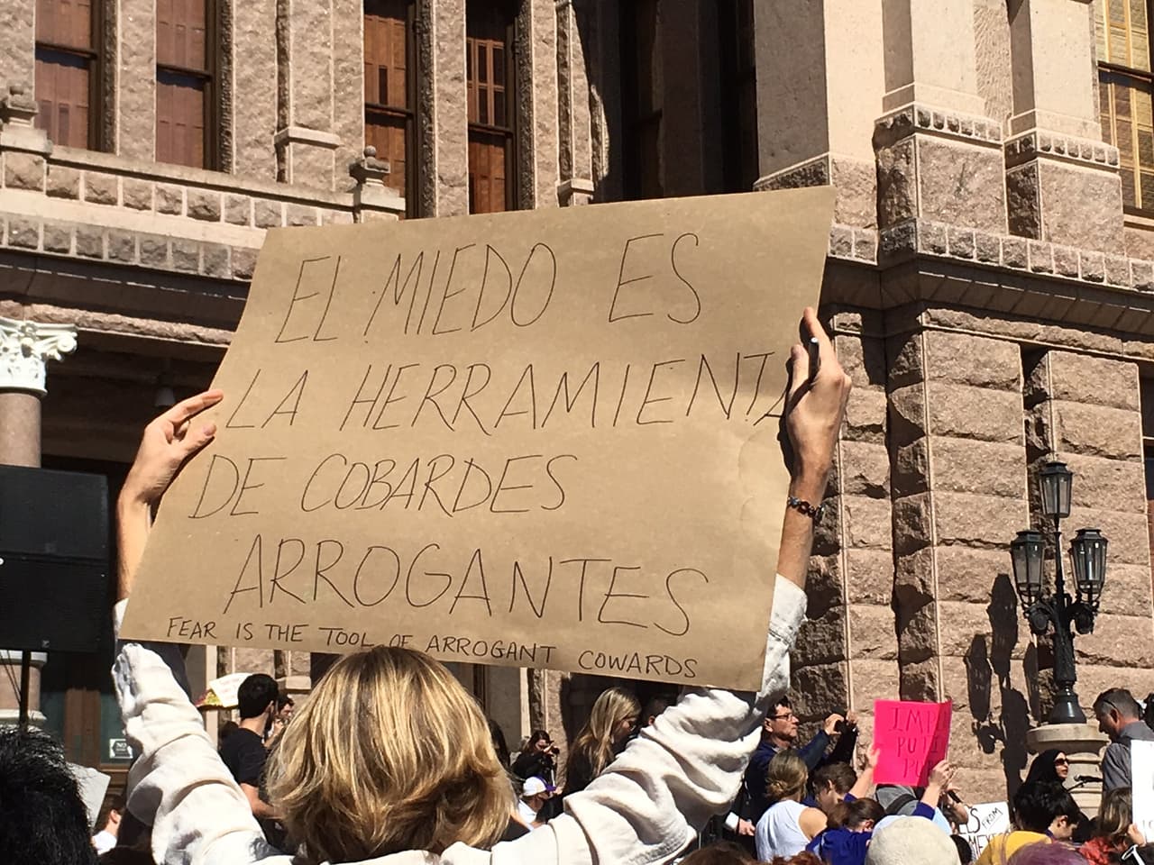 Mensaje: “El miedo es la herramienta de cobardes arrogantes”
<br>