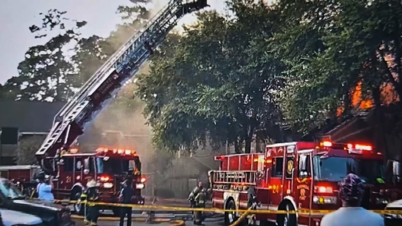 “Perdimos todo”: Madre hispana y sus hijos se quedan sin hogar tras incendio en Roswell; hay otras familias desplazadas