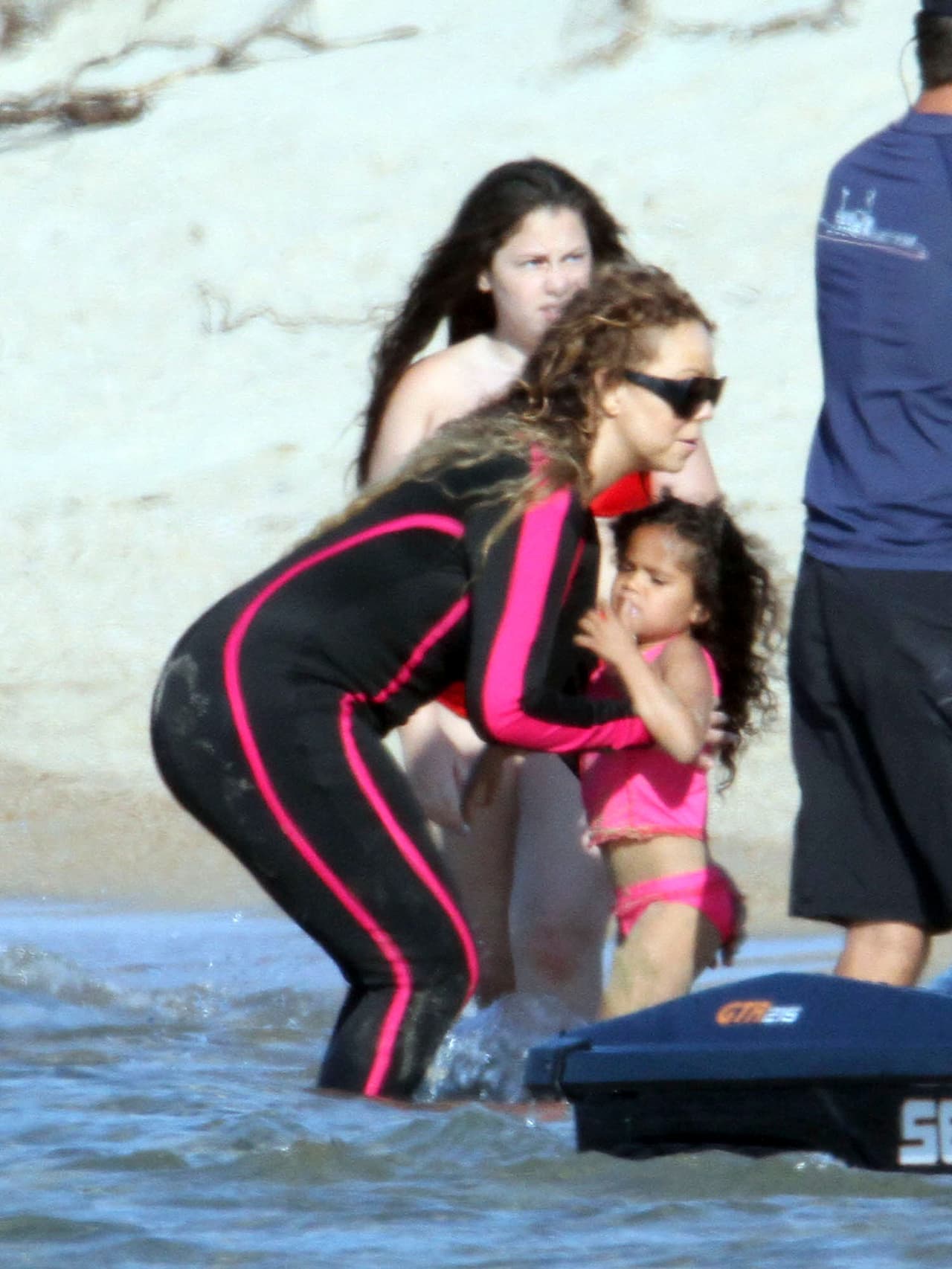 Prefirió llevarla a la orilla.