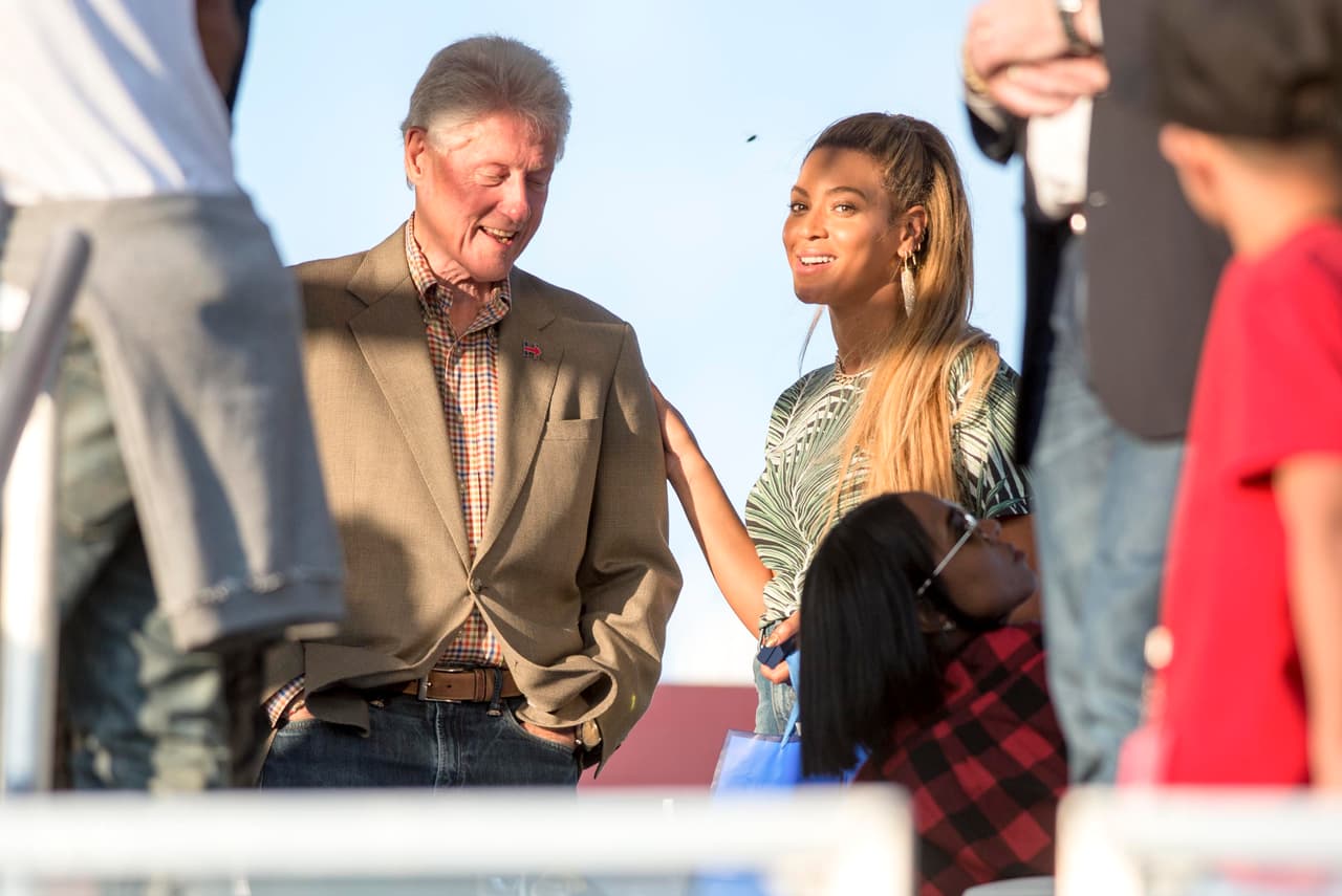 Beyoncé le dio una palmadita en el hombro al ex presidente.
