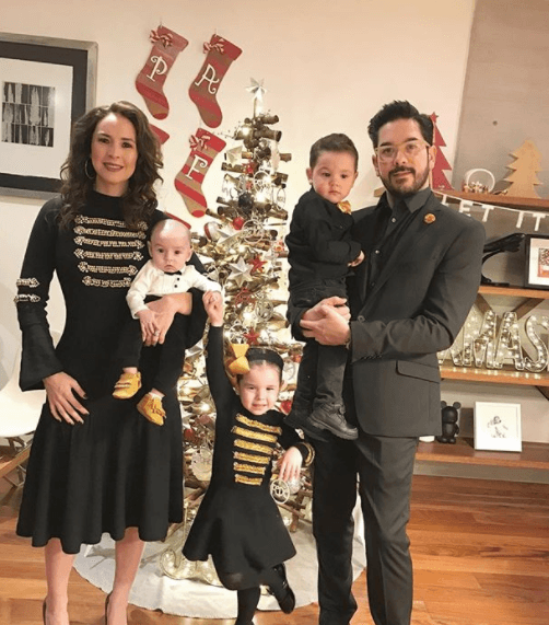 Andrea Torre de Una Familia de Diez celebró junto a su esposo e hijos la llegada del 2018.