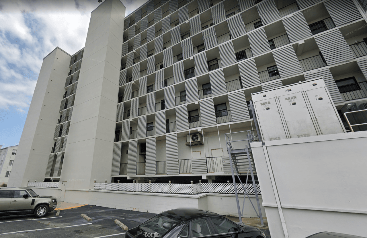 Muere atrapado José Pereira cuando balcón del octavo piso le cae encima