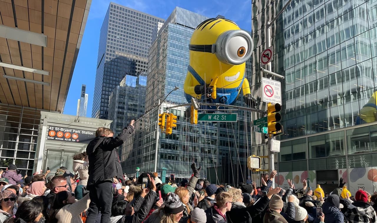 Más de 3,000,000 de personas disfrutaron del tradicional desfile de Día de Acción de Gracias que organiza año con año la tienda Macy's por las calles de Manhattan, en Nueva York.
