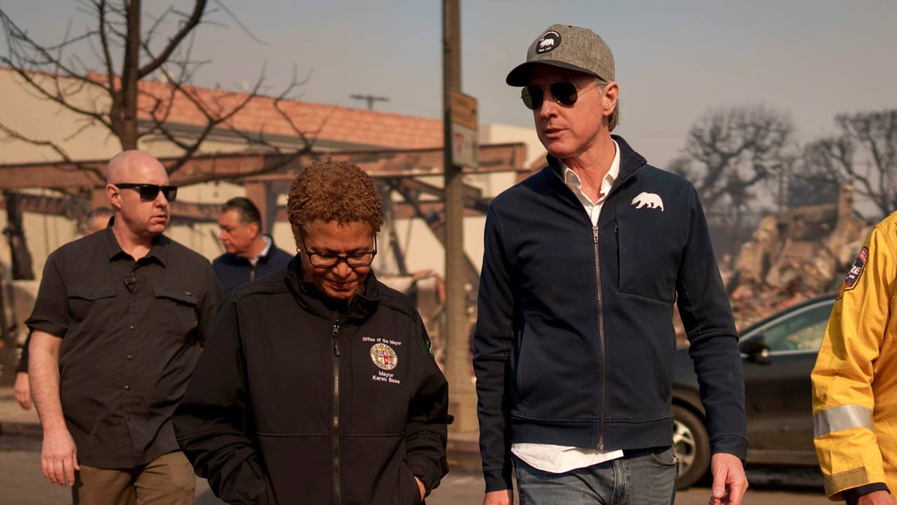 Administración Trump amenaza con arrestar a Gavin Newsom y a Karen Bass si interfieren con las redadas