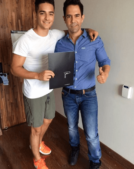 Durante su intervención en dicho programa, José Fernández explicó que 
<b>su objetivo es enseñarle a comer</b> a la gente y después es que les diseña una rutina de ejercicio.