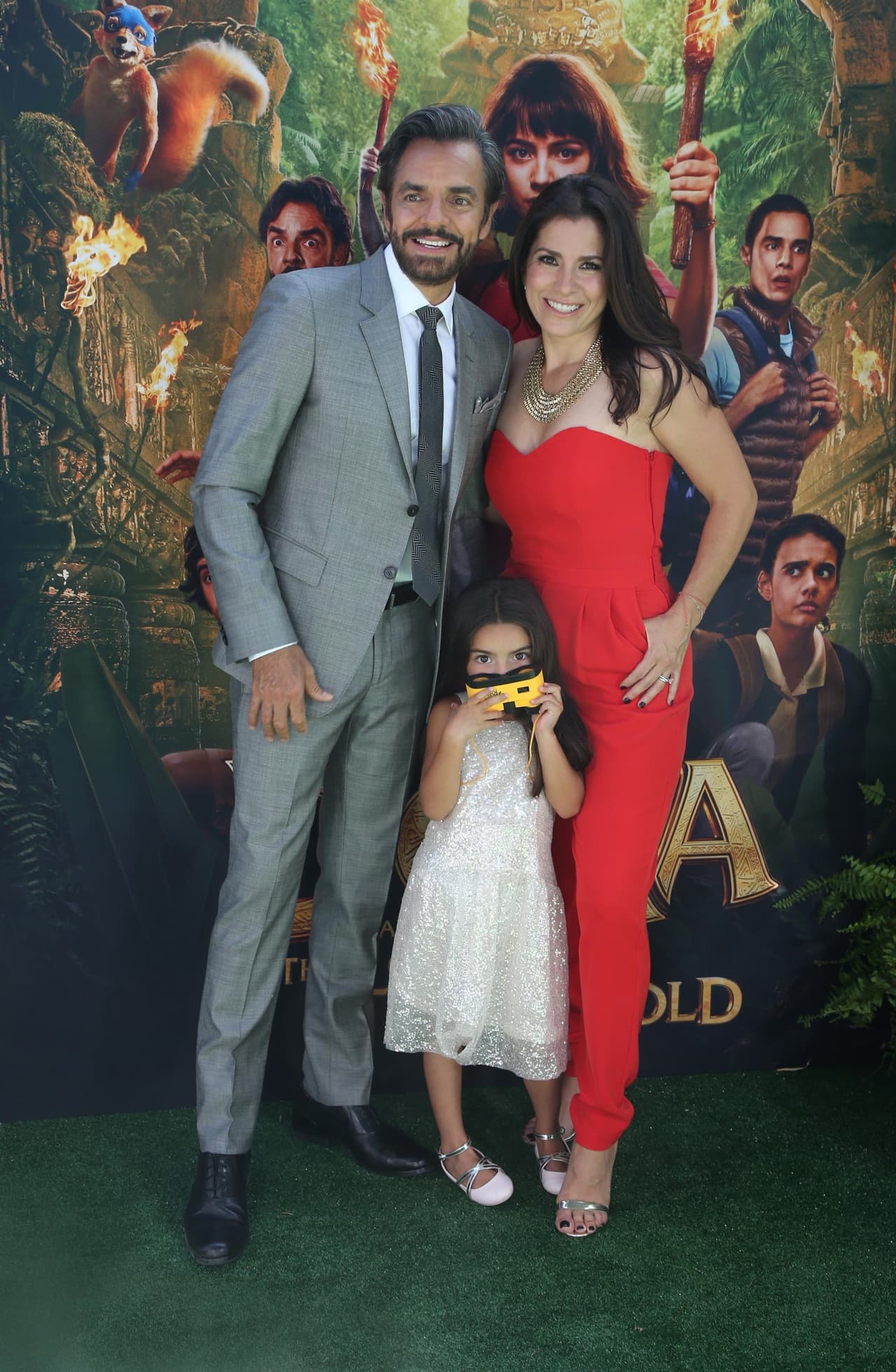 Mientras tanto, sigue adquiriendo experiencia y recorriendo todas las alfombras rojas a las que sus papás la llevan.