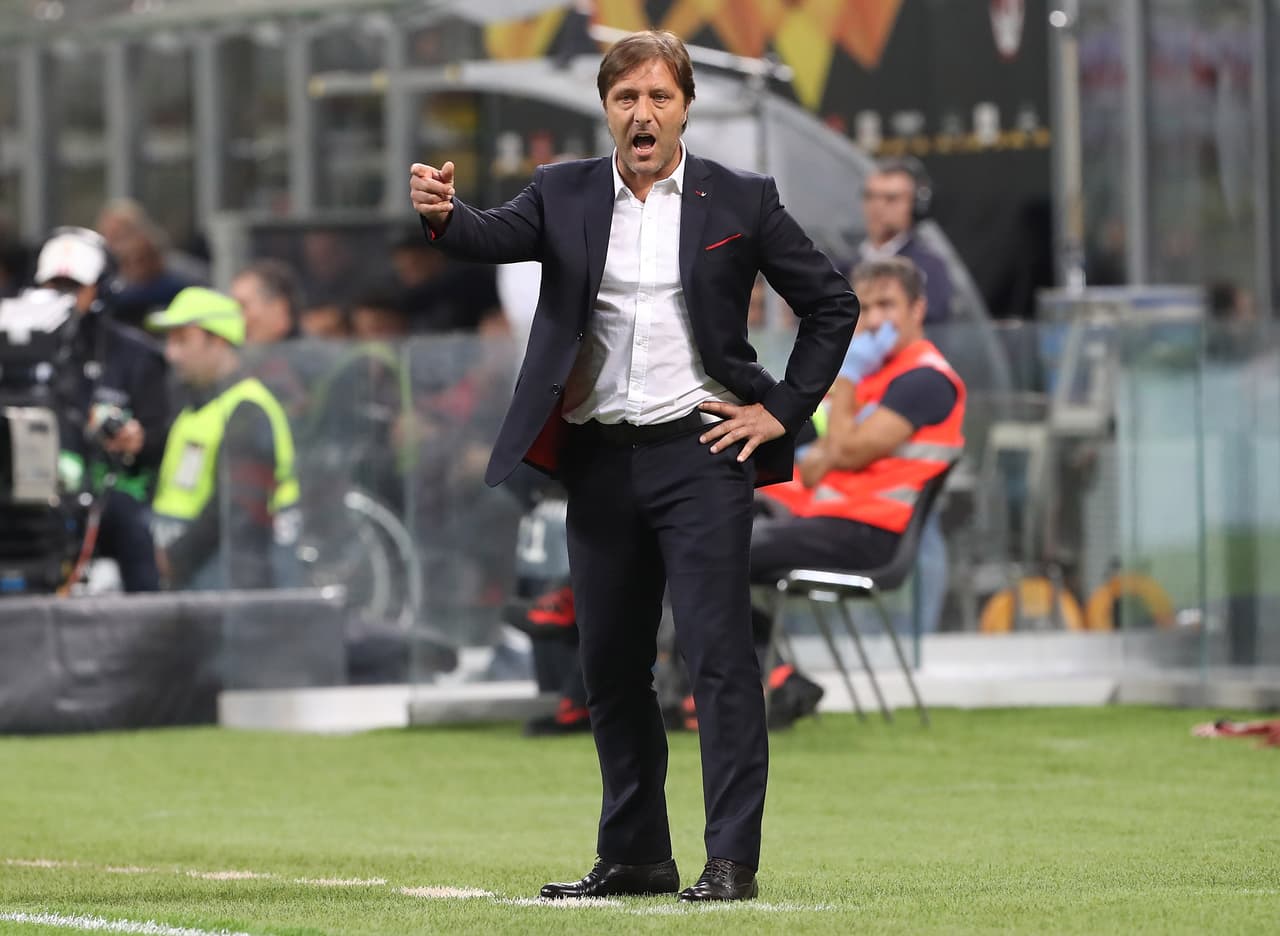 En el 2006 debuta por primera vez en Uniao Lamas. Pedro Martins pasó por el Lusitania y el Espinho. En 2010 califica con el Marítimo a la Liga Europea en 2012. Del 2016 al 2018 dirigió al Guimares, y llegó a la final de la Copa de Portugal.