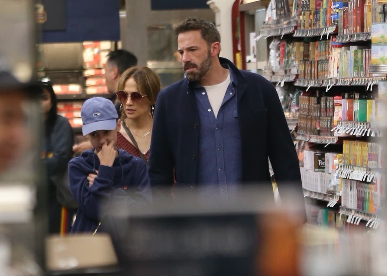 López, su hijo y Affleck primero realizaron compras en el supermercado Gelson’s Market.
<br>