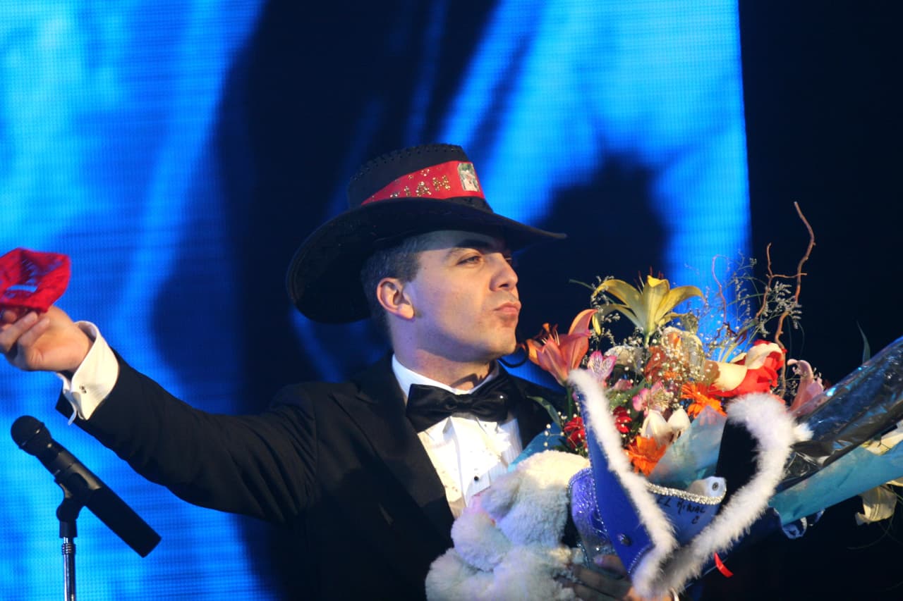 "Si Arnold Schwarzenegger fue gobernador de California, ¿por qué no iba a poder yo ser embajador?", dijo hace tiempo el cantante.