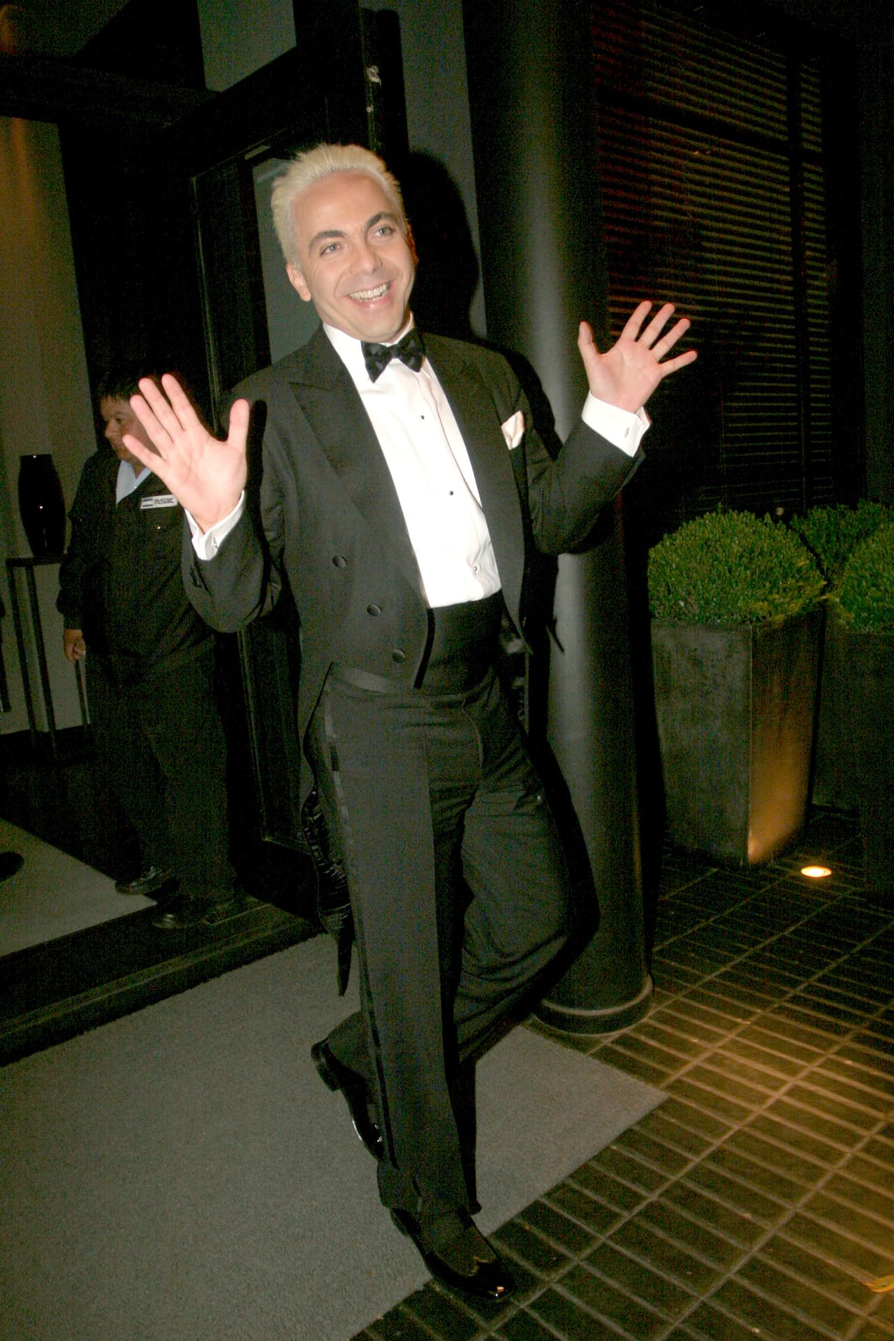 Algún día, su padre, el 'Loco Valdés' señaló que la locura de su hijo es hereditaria.