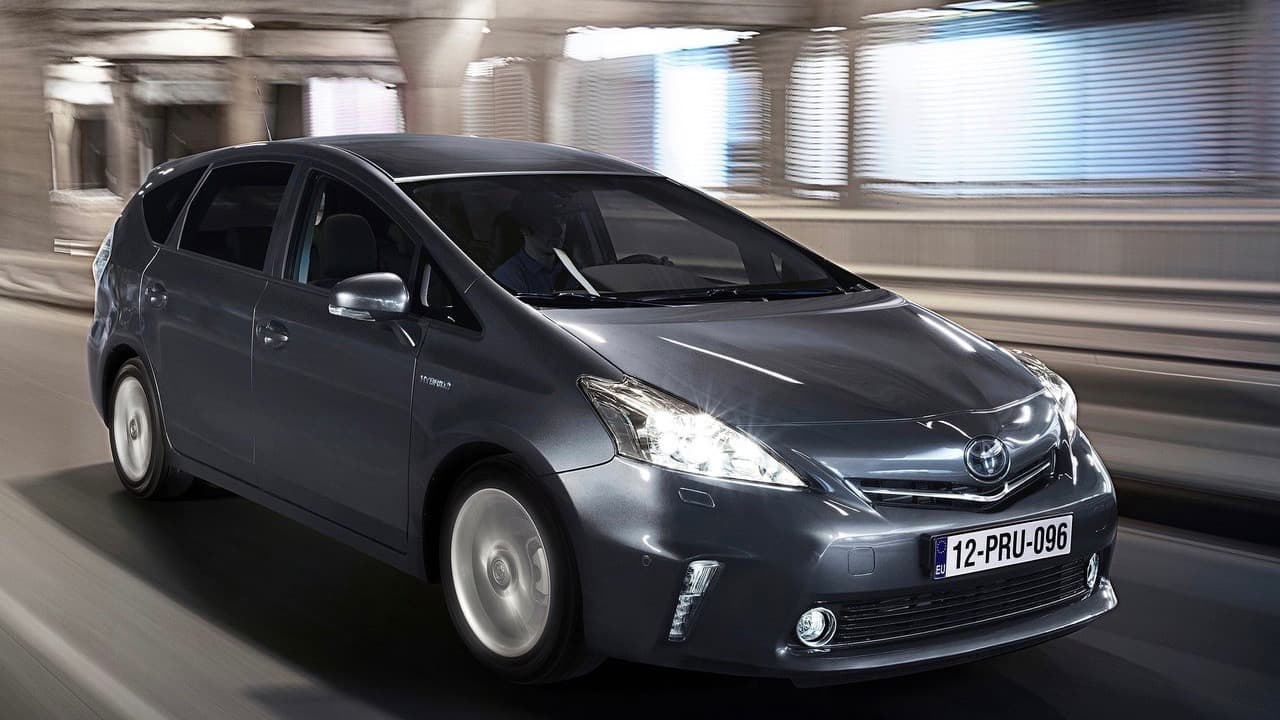 <h3 class="cms-h3-H3">Carro compacto: Toyota Prius</h3>
<br>El decano de los híbridos a nivel global es un automóvil espacioso y confiable, aunque su diseño no es para todos los gustos.
<br>
<br>Finalistas:
<b> Buick Verano </b>y
<b> Nissan Leaf.</b>