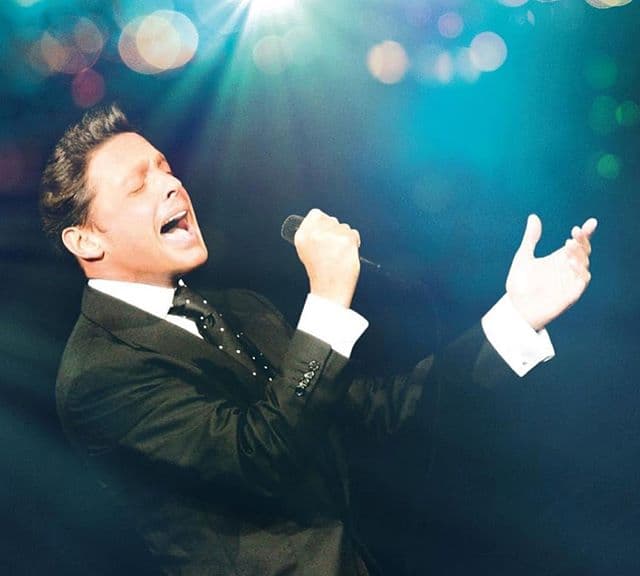 Conocido por incursionar en el género pop y balada pop, Luis Miguel también se permitió el lujo de cantar con mariachi.