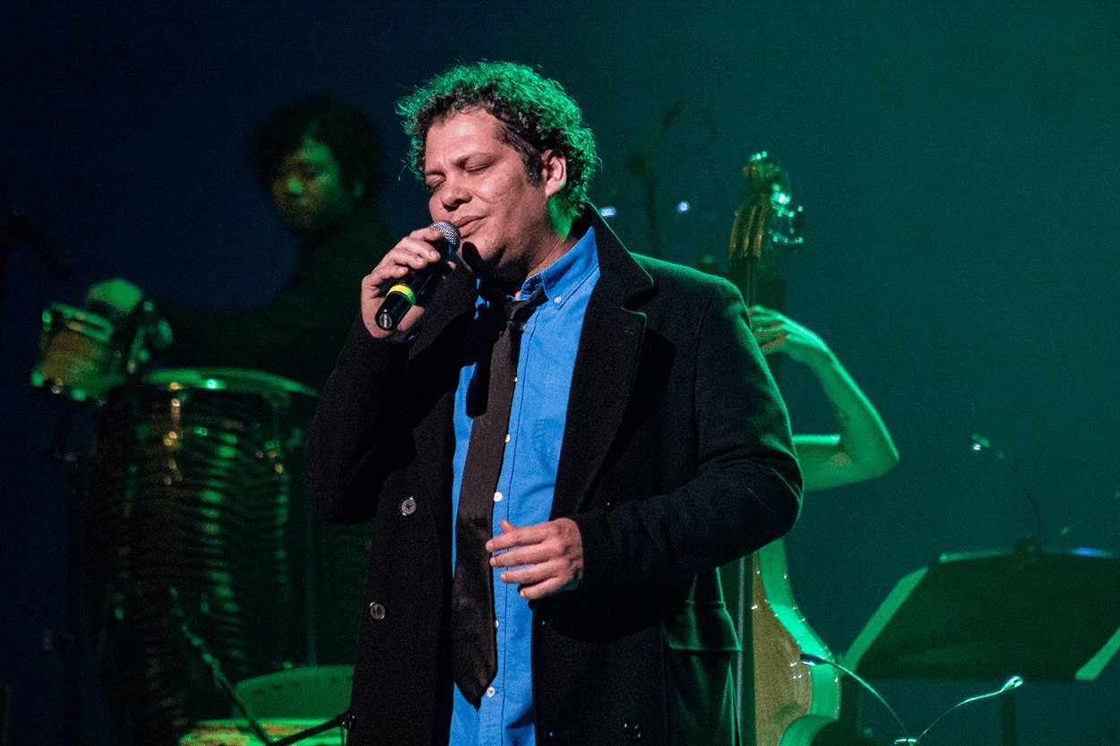 Chabuco encantó al público cantando con su característica alegría y mucho sentimiento.