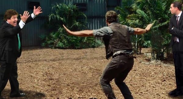 Chris Pratt de 'Jurassic Park' mediando.