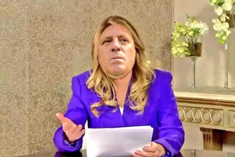 Hasta le tocó su rostro con la indignada Angélica Rivera tras el escándalo de su 'Casa Blanca'.