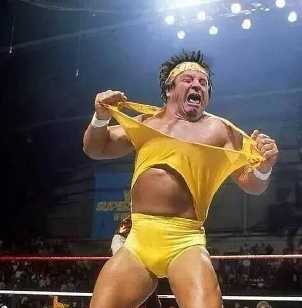 A dos de tres caídas, con todo y cara de 'ira'.