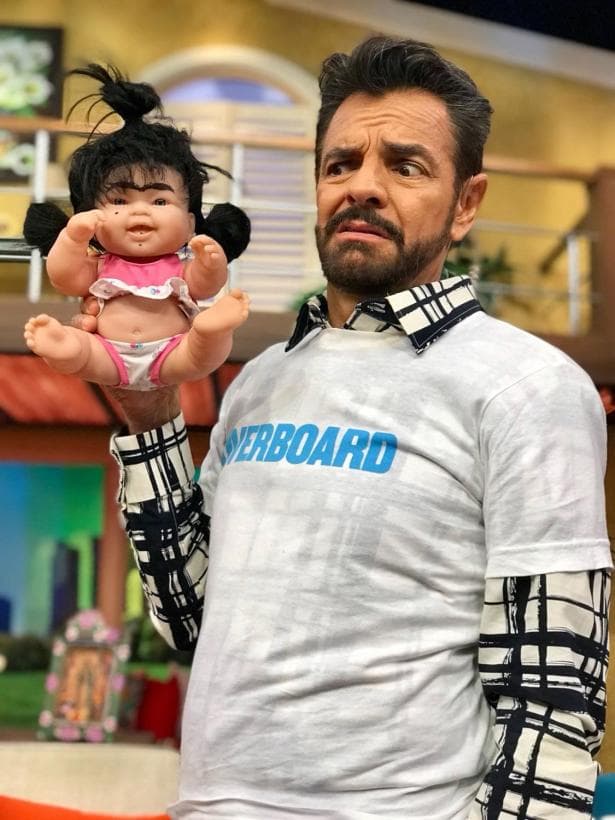 Aunque el conductor recordó que en aquella ocasión Aitana no pudo dormir por el susto que le causó el juguete que le regaló Mela, Doña Meche insistió en darle una nueva muñeca pero no para su hija, sino para él.
<br>