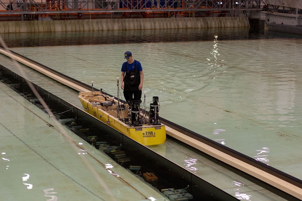 Para presentar el proyecto, los ingenieros noruegos tuvieron que crear maquetas a escala con las que 
<b>probaron la dinámica de navegación de los barcos al interior del paso</b> que se creará. El tránsito de las naves se asemeja a la que se realiza en el canal de Panamá.