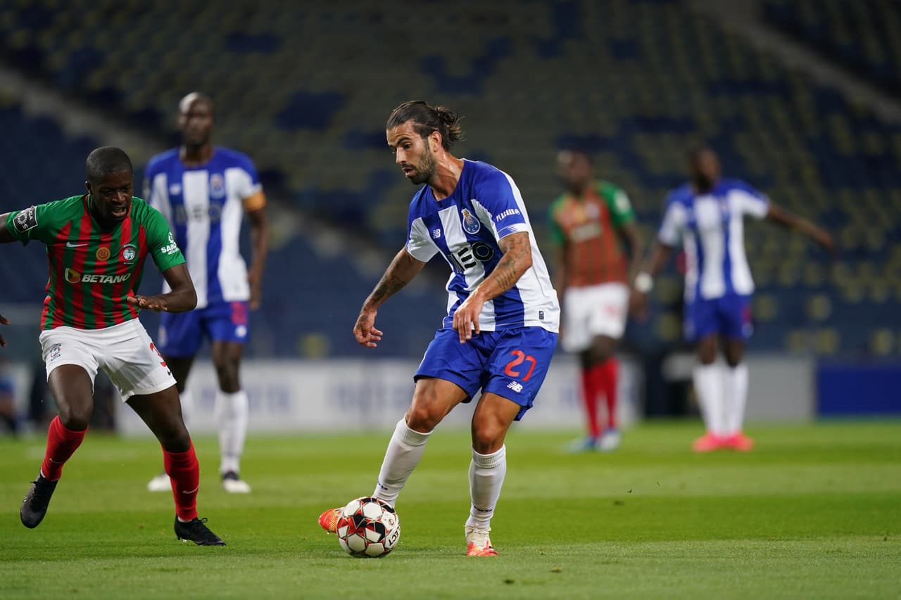 Sérgio Oliveira mete un peligroso balón filtrado que termina a centímetros de ocacionar el 2-0.