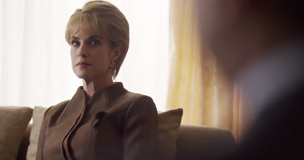 Esa mujer es su esposa, Mirtha. Desde los primeros pasos del mandatario ha sido evidente quién manda.