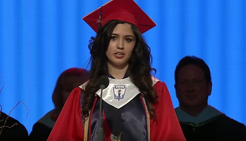 Alumna con calificaciones casi perfectas admite ser indocumentada en discurso de graduación 