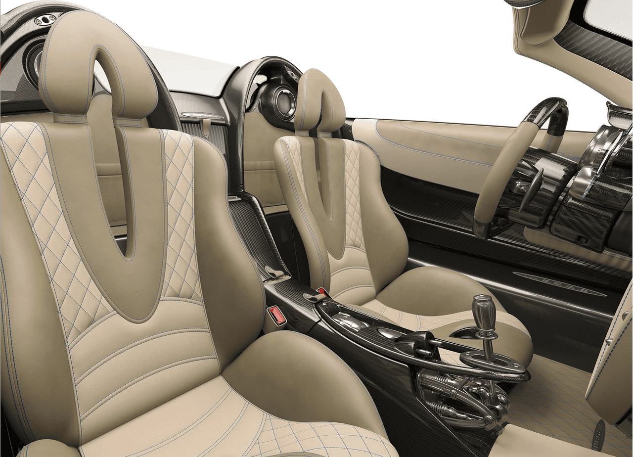 Detrás de sus llamativos asientos, tapizados en dos colores, el Pagani Huayra Roadster tiene unas protecciones antivuelco totalmente rediseñadas.