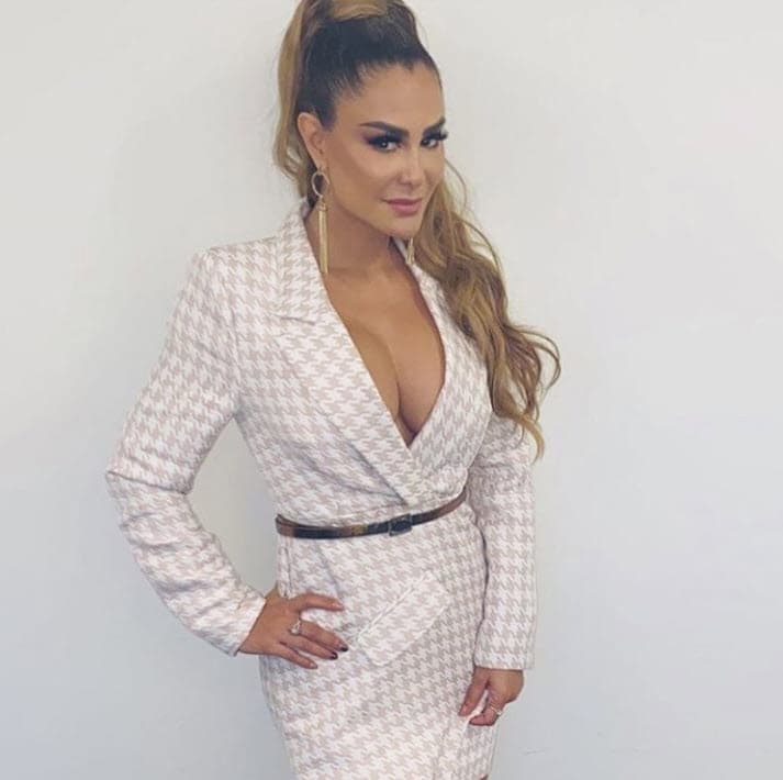 "Creo que hay ciclos, eso es lo que yo digo, falta lo que diga Dios, pero yo 
<b><a href="https://www.univision.com/shows/el-gordo-y-la-flaca/bienes-de-ninel-conde-podrian-estar-en-peligro-tras-orden-de-un-juez-de-embargar-propiedades-a-larry-ramos-video">quiero estar tranquila</a></b> y dedicarme a disfrutar lo que Dios me ha dado en estos ya 23 años de carrera", agregó al diario mexicano en aquel momento.
<br>