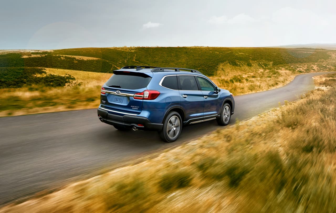 <b>Subaru Ascent 2019</b>
<br>Emplea un nuevo motor bóxer turbo de 2.4 litros genera 260 hp @ 5,600 rpm y 277 libras-pie de torque a partir de las 2,000 y hasta las 4,800 rpm. Su transmisión CVT ofrece modo manual con ocho velocidades que pueden controlarse a través de las paddle shift detrás del volante.