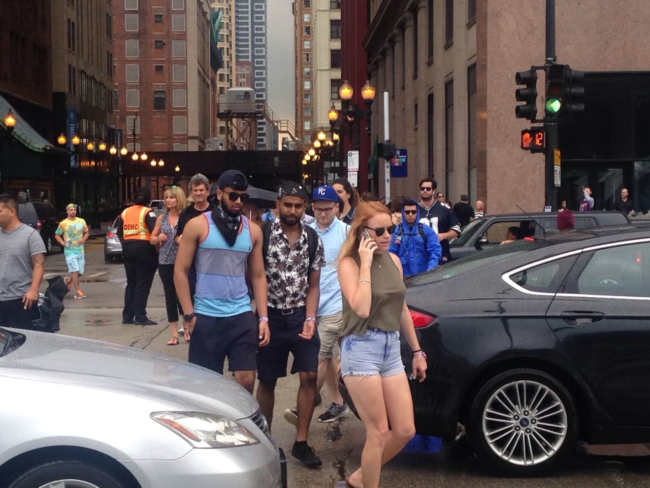 Ni la lluvia detuvo a los asistentes a Lollapalooza 2016 que arrancó su primer día en el Grant Park.