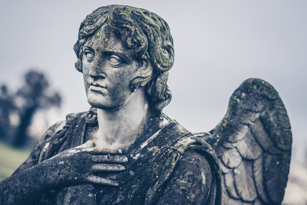 <b>Jehoel</b>
<br>Este ángel protege a los niños del Ángel de la Muerte.