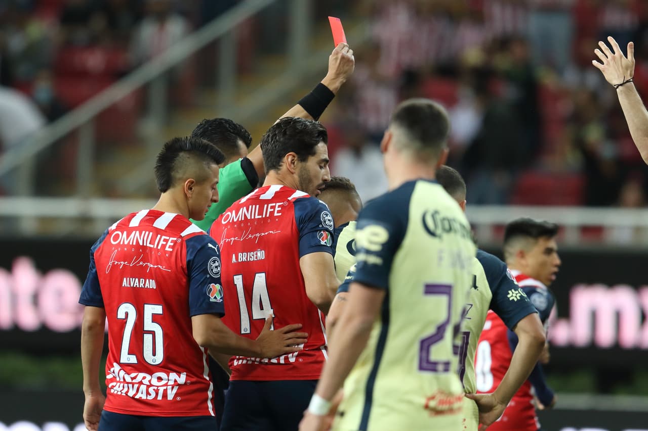 El Guadalajara y las Águilas brindaron un duelo poco espectacular en el Estadio Akron, aunque los locales tuvieron mejores oportunidades para marcar.