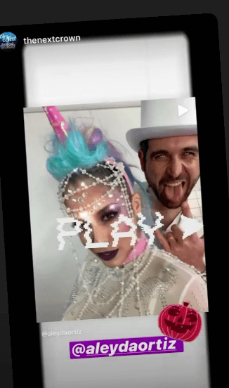 En el video que subieron a las plataformas digitales vemos a la feliz pareja tomando el rol de los personajes que eligieron para esta festividad.