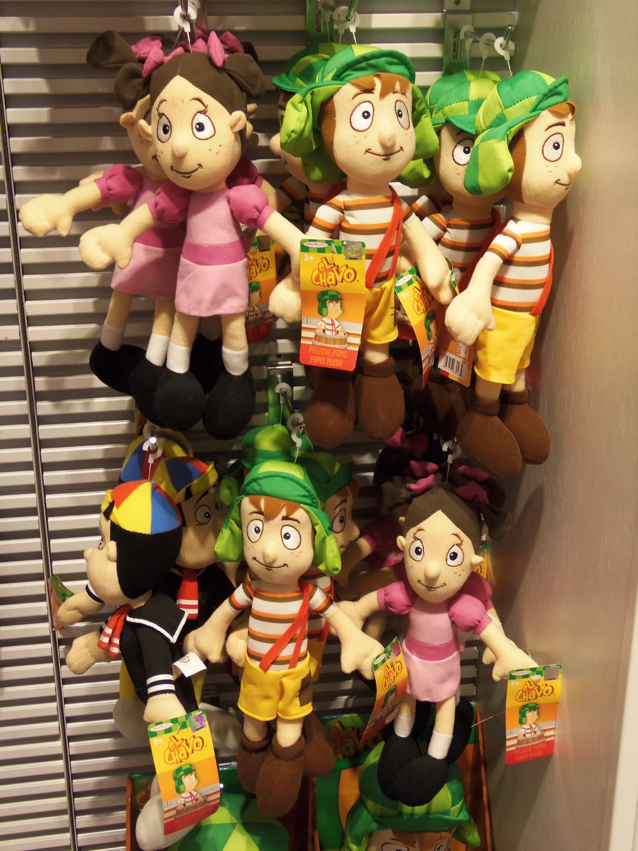 Así se festejó la inauguración de la tienda de Univision en LAX