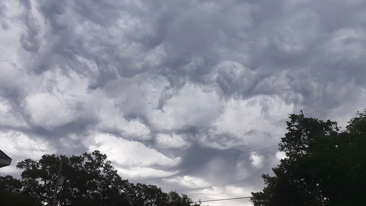 Los avisos por tormentas severas y de tornados fueron emitidos este martes en el área de Houston.