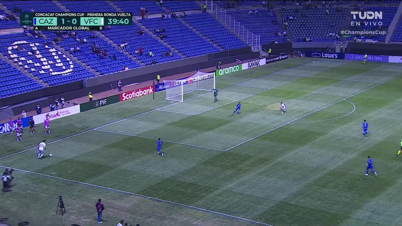 ¡TIRO ATAJADO! disparo por Mohamed Amissi.