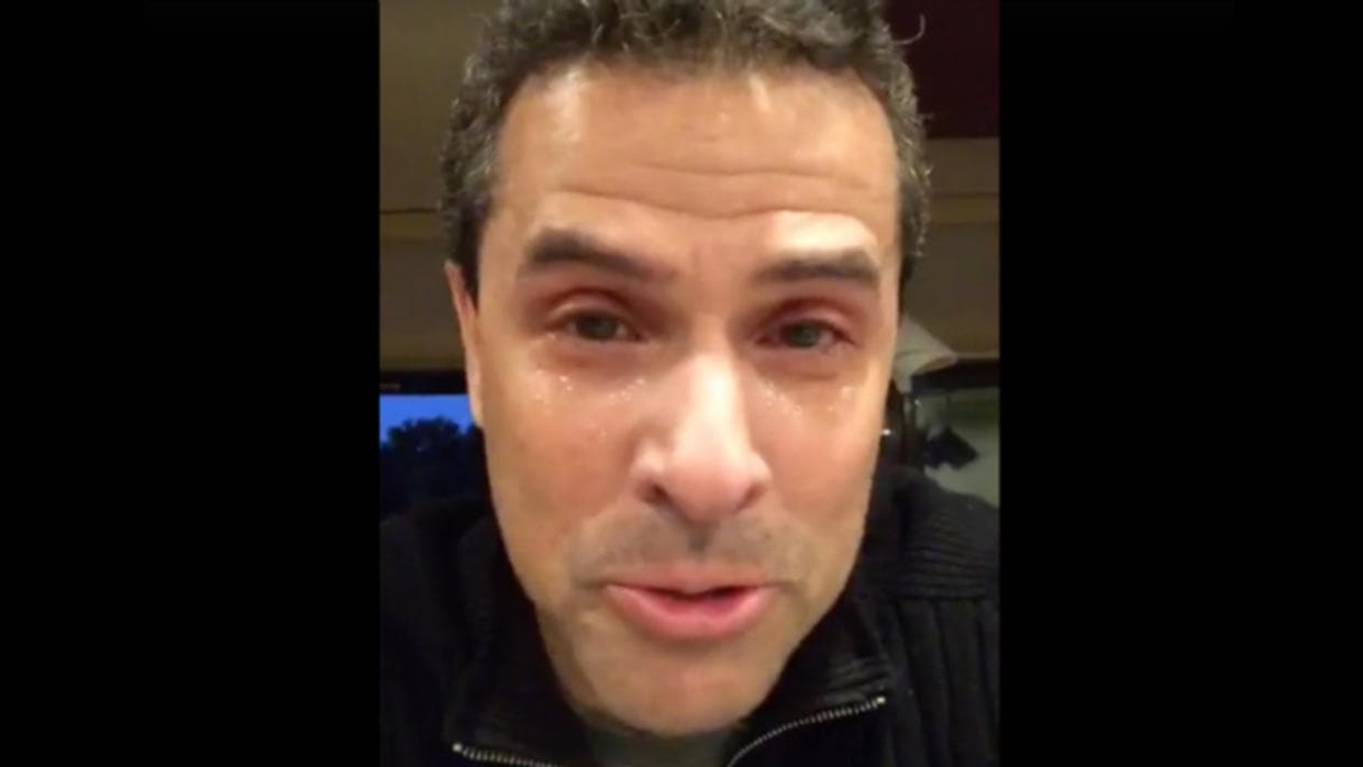 Marco Antonio Regil se bebe las lágrimas al contar sus últimas horas con su mamá