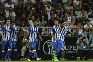 Lucho González celebra su gol ante Guimaraes.