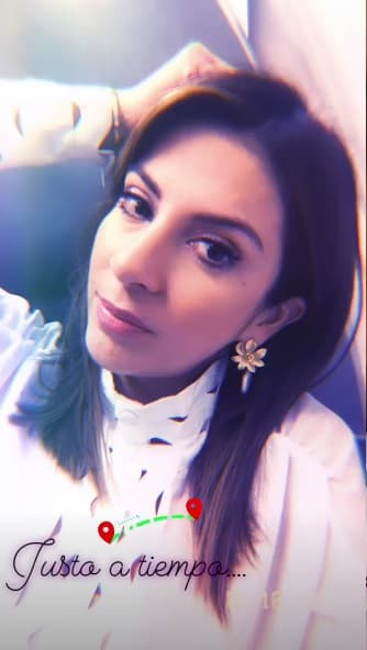 A la periodista hondureña le favorecen los atuendos formales, sofisticados y minimalistas debido a que en su rutina laboral se encuentra con importantes personalidades.