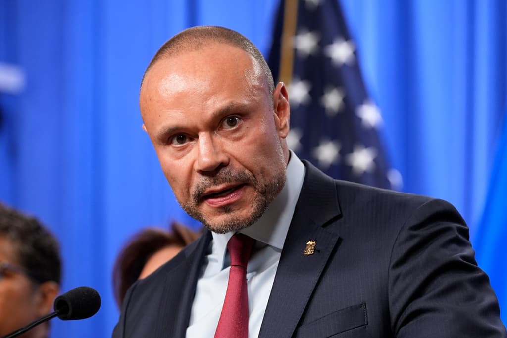 El subdirector del FBI, Dan Bongino, anuncia que dejará el cargo en enero tras un tumultuoso -y breve- paso por el buró