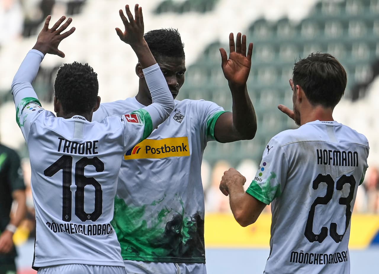 Con goles de Lars Stindl y doblete de Jonas Hofman, el Borussia M'Gladbach no tiene piedad sobre el Wolfsburg y se lleva las tres unidades.