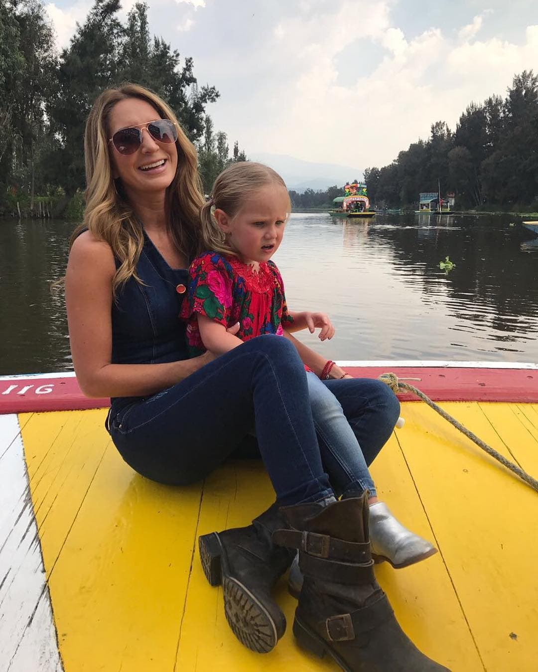 La actriz confesó que tenía muchas ganas de llevar a sus hijas a Xochimilco y lo cumplíó el 15 de agosto.