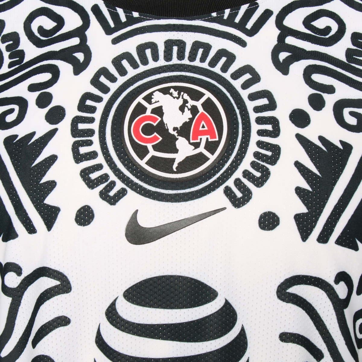 Las Águilas del América presentaron su tercer uniforma para la temporada 2021. La playera tiene motivos prehispánicos en blanco y negro, los cuales logran entrar en armonía con los patrocinadores plasmados en el jersey. La colección incluye pants y playeras complementarias al uniforme.