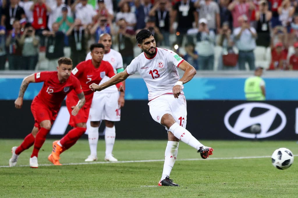 Además de que Walker fue amonestado, esto le abrió la puerta a Túnez al empate. Y el encargado era Ferjani Sassi desde los 11 pasos.