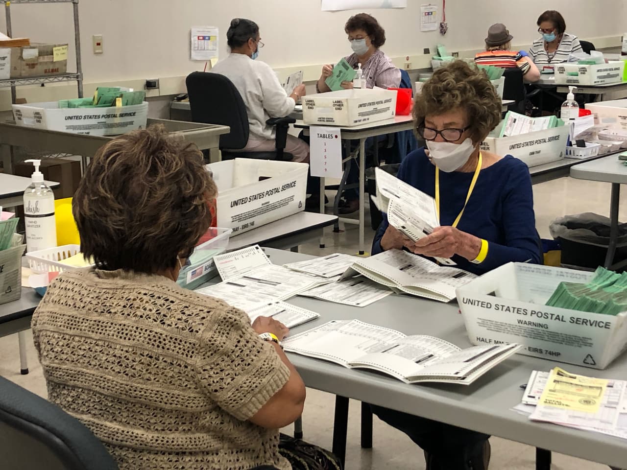 En estas instalaciones, con máximos controles de seguridad, se tabulan las 
<b>boletas electorales</b> que llegan al condado Maricopa, en 
<b>Arizona</b>.