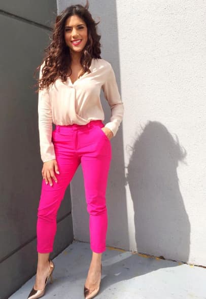 La primavera es la temporada ideal para lucir pantalones estilo capri y de colores brillantes.