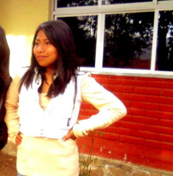 "Nada más ese día me tuve que arreglar, pues los demás... siempre ando en mis fachas", contestó Yalitza Aparicio a un amigo que le hizo saber lo bien que lucía al término del bachillerato.