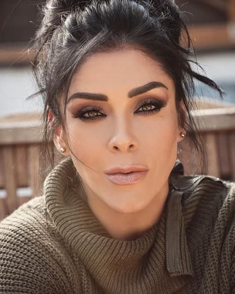 Marichelo confesó que
<b>tomó terapia</b> y con el apoyo de su esposo logró salir de esa crisis emocional.